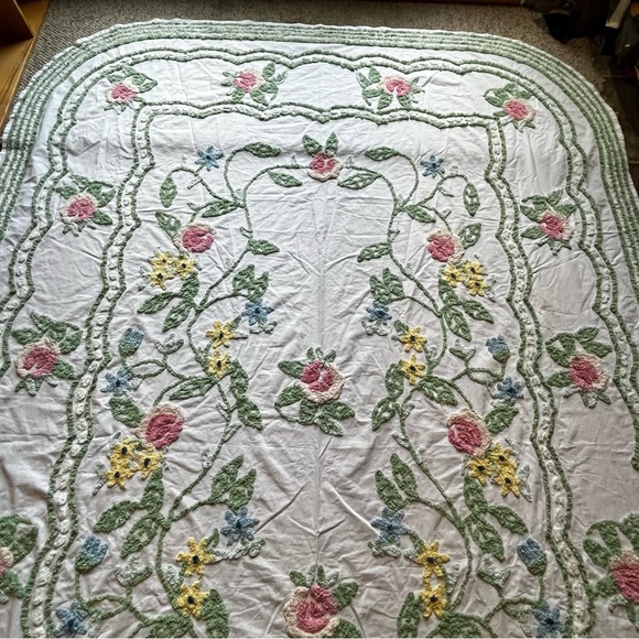 The Vermont Country Store Twin Rosalee Pastel Floral Chenille Bedspread - Picture 6 of 15
